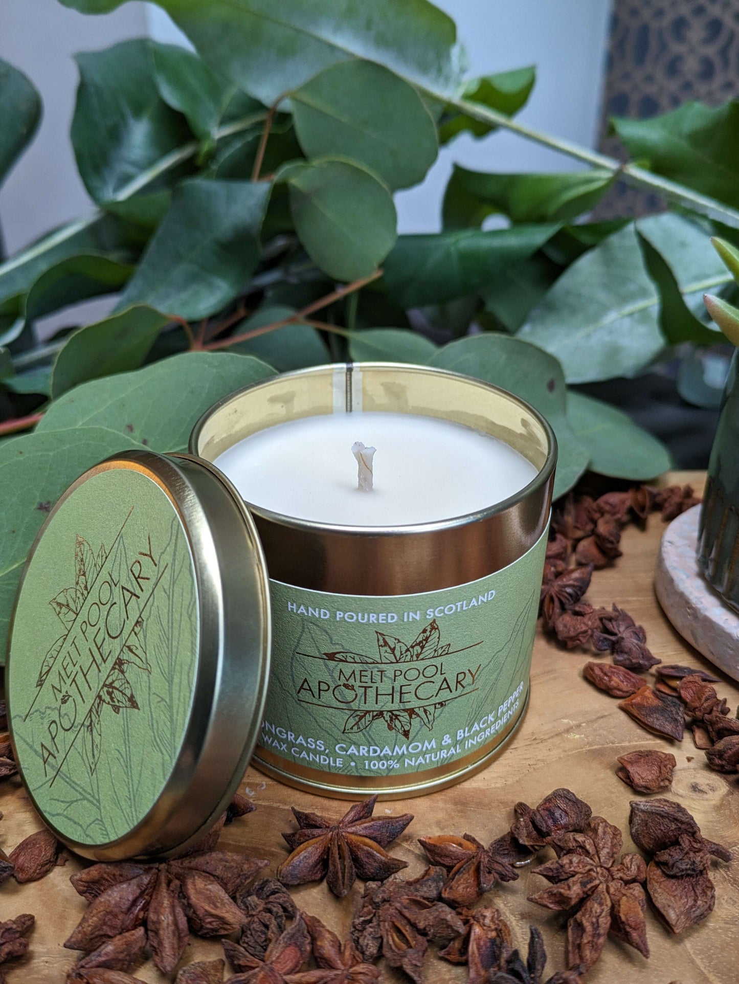 Lemongrass, Cardamom & Black Pepper - Large Gold Tin Candle